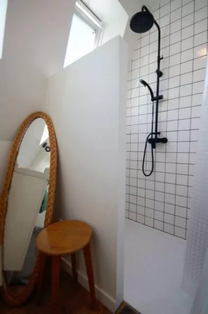 Douche à l'italienne avec carrelage style métro